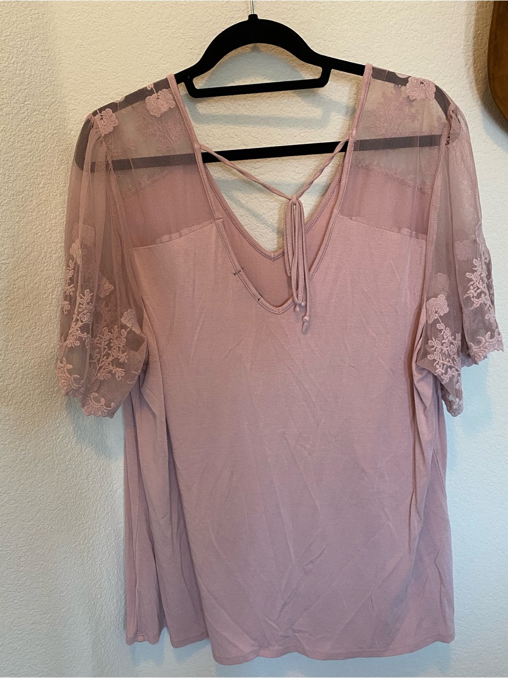 Mauve Lace Sleeve V-Neck Top - Picture 3 of 5